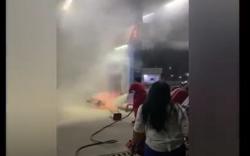 Motor Terbakar saat Isi BBM di SPBU, Pemilik Lari Kena Percikan Api 