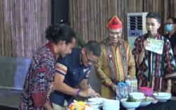 Kunjungi Kendari, Menparekraf Sandiaga Uno Tantang Wali Kota Buat Makanan Khas Suku Tolaki