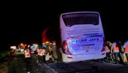 Bus Sinar Jaya Hantam Belakang Truk di Tol Cipali, Sopir Tewas Mengenaskan<