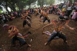Tarian Jaran Kepang Warnai Ritual Merawat Petilasan Tapak Noto PB X
