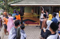 Parangtritis Geger, Peziarah di Makam Syeh Bela Belu Meninggal