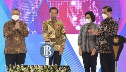Presiden Jokowi Luncurkan Kartu Kredit Pemerintah Domestik dan QRIS Antarnegara
