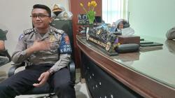 Kisah Polisi Humanis di Karawang, Tegur Pelanggar Lalin dengan Bahasa Sunda Lemes<