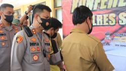 Waduh, Kades di Sukabumi Tertangkap Tangan Konsumsi Narkoba di Ruang Kerja<