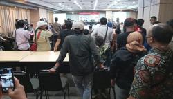 Rapat Konsultasi Publik Rapeda RTRW di Karawang Dibubarkan Massa<