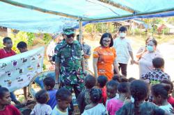 Kunjungi Taman Baca Efata, Danrem 172/PWY Serahkan Alat Tulis dan Sarana Belajar