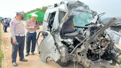 Kecelakaan Maut Hiace Vs Truk Trailer di Tol Batang, 7 Orang Tewas