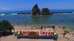 Pantai Tanjung Layar, Ada Karang Diyakini Layar Perahu yang Ditendang Sangkuriang