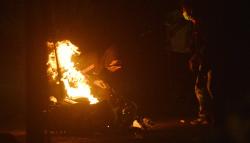 Warga vs Mahasiswa Bentrok Imbas Aksi Harga BBM Naik, Motor Bergelimpangan Dibakar