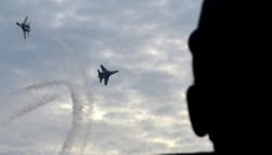 Atraksi Pesawat Tempur Sukhoi TNI AU di Langit Makassar