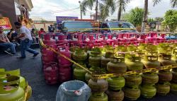 Tepergok Oplos Elpiji, Pemilik dan Karyawan Pangkalan Gas di Karawang Ditangkap Polisi