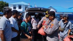 Semangati Pengemudi Transportasi Publik, Polres Gorontalo Utara Bagikan 200 Paket Sembako <