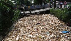 Baru Dibersihkan, Kali di Depok Kembali Dipenuhi Sampah