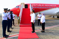 Jokowi Kunjungan Kerja ke Maluku Tenggara, Tinjau Proyek Infrastruktur dan Bagi Bansos BBM