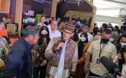Buka Program Beli Kreatif, Menparekraf Sandi Dorong UMKM di Palembang Naik Kelas<