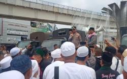 Polisi Bubarkan Demo Tolak Kenaikan BBM Depan Masjid Agung Palembang, Ini Pemicunya<