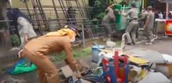 Hancurkan Kursi PKL yang Jualan di Bahu Jalan, Camat Samarinda: Kami Ini Sudah Sabar, tapi...