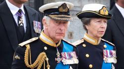 Wajah Sedih Raja Charles III saat Antar Peti Ratu Elizabeth II ke Westminster Abbey