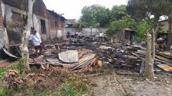Emosi Jalan Lewat Ditutup,  Warga Mataram Bakar Rumah Tetangga