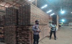 Pemilik 1.050 Meter Kubik Kayu Ilegal di Kalbar Senilai Rp1,4 Miliar Jadi Tersangka