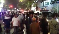 Pecah Tangis Warga Pasuruan Sambut Kedatangan 5 Jenazah Korban Kecelakaan Tol Bawen