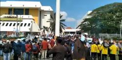 Kantor DPRD Lampung Digeruduk Ratusan Dosen dan Mahasiswa, Ada Apa?