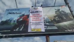 Pemilik Reklame Disegel di Pontianak Diberi Waktu 7 Hari Lunasi Pajak Sebelum Diturunkan