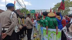 Tuntut Reforma Agraria di Sukabumi, Mahasiswa Terlibat Aksi Dorong dengan Polisi<
