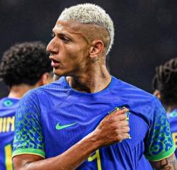 Richarlison Alami Tindakan Rasisme, Striker Brasil Dilempar Pisang saat Tanding