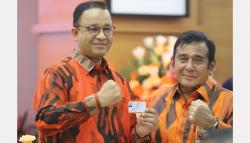 Potret Anies Baswedan Pakai Batik Motif Loreng Khas Pemuda Pancasila