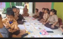 Tidak Punya Ruang Kelas, Siswa SD Sungai Harapan Muba Belajar di Teras Sekolah