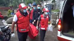 Jasad Lansia Pakai Kemeja Batik Ditemukan di Sungai Cikapundung Bandung<
