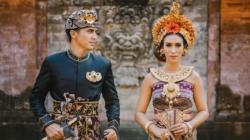 6 Artis Ini Menikah dengan Adat Bali, Nomor 5  Dipinang Pangeran Kerajaan<