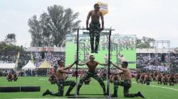 Atraksi Senam Sparko Yonif Raider 300 di Stadion Siliwangi Bandung Bikin Penonton Kagum