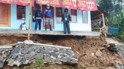 Pergerakan Tanah dan Longsor Terjang Singajaya Garut, 2 Rumah Rusak<