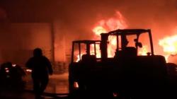 Kebakaran Hebat Pabrik Karet di Surabaya, 18 Armada Damkar Dikerahkan