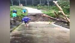Diterjang Banjir, Jembatan Penghubung Desa di Enrekang Putus