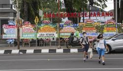 Karangan Bunga Ucapan Selamat untuk Hendrar Prihadi Hiasi Kota Semarang