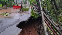 Tanah Longsor, Jalan KH TB M Falak Kota Bogor Ditutup Sementara