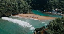 Pesona Pantai Baron Gunungkidul, Ada Air Dua Rasa hingga Menikmati Panorama di Mercusuar