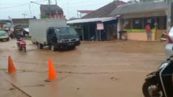 2 Sungai Meluap, Permukiman dan Jalan di Cililin KBB Diterjang Banjir