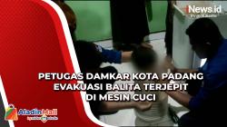 Petugas Damkar Kota Padang Evakuasi Balita Terjepit di Mesin Cuci
