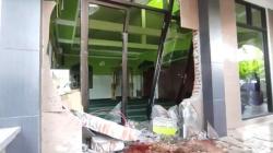 Penampakan Dinding Mushola Jebol Dihantam Mobil CRV di Lamongan 