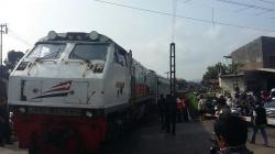 Pemuda Pakai Earphone Tewas Tertabrak Kereta di Bangbayang Kadungora Garut