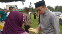 Momen TGB Beli Dagangan Pedagang usai Isi Tausyiah Maulid Nabi di Deliserdang