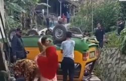 Tak Kuat Nanjak Angkot Terbalik di Lengo Karawang, 1 Tewas, 5 Luka-luka
