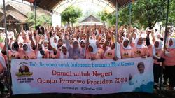 Ratusan Emak-Emak di Indramayu Doakan Ganjar Presiden 2024