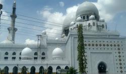 Gibran Pastikan Pembangunan Masjid Sheikh Al Zayed Tak Gusur Rumah Warga dan Gereja