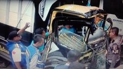 4 Kendaraan Tabrakan Beruntun di Tol Cipularang, Evakuasi 3 Korban Dramatis