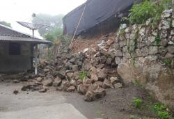 Talud Setinggi 10 Meter di SMP N 3 Saptosari Longsor, 8 Rumah Terisolasi